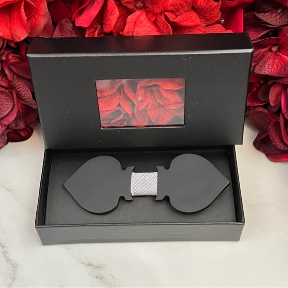 Hand Crafted Black Spade Wood Butterfly Bow Tie - Picture 5 of 16